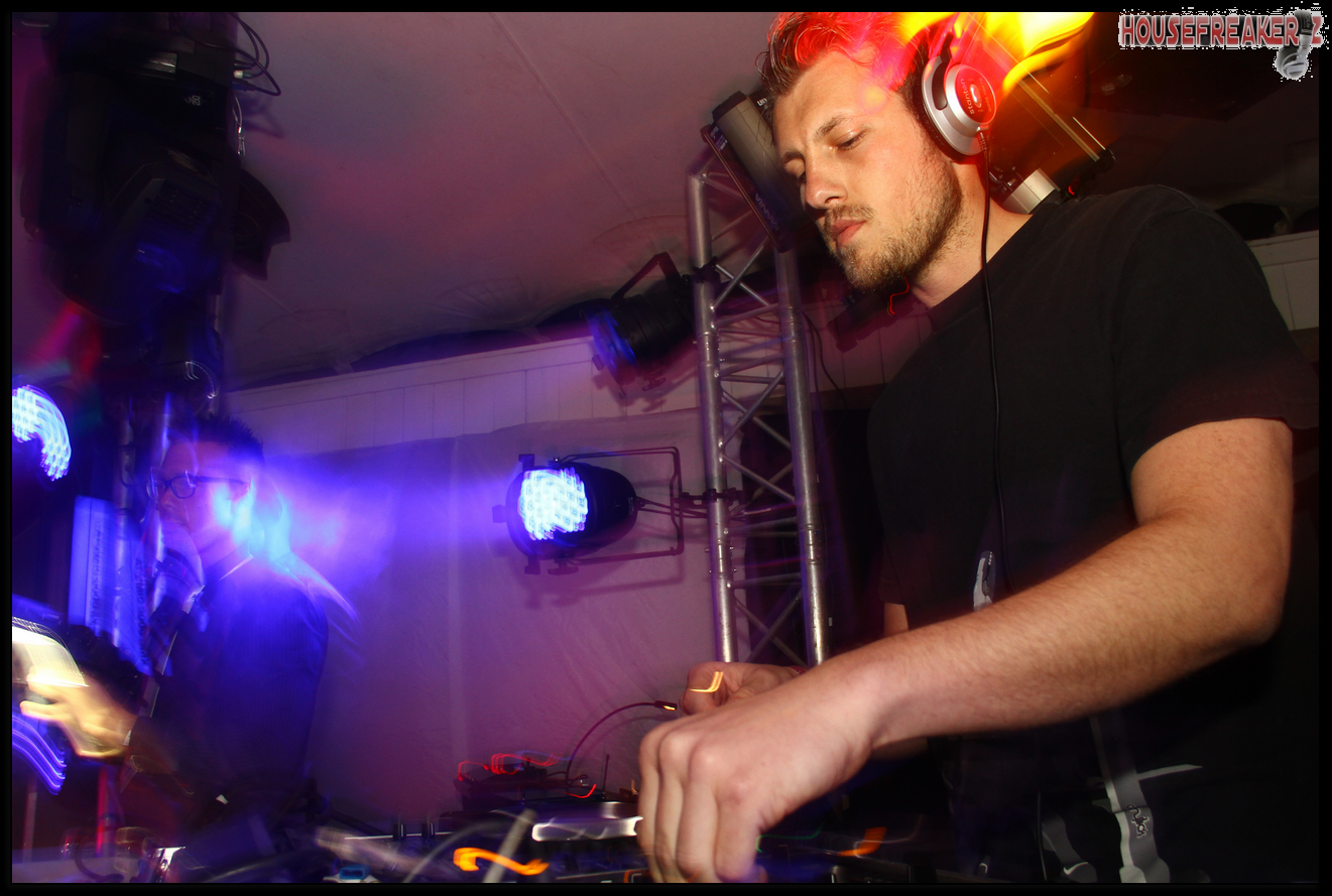 1321x889 pixels (1.135K)